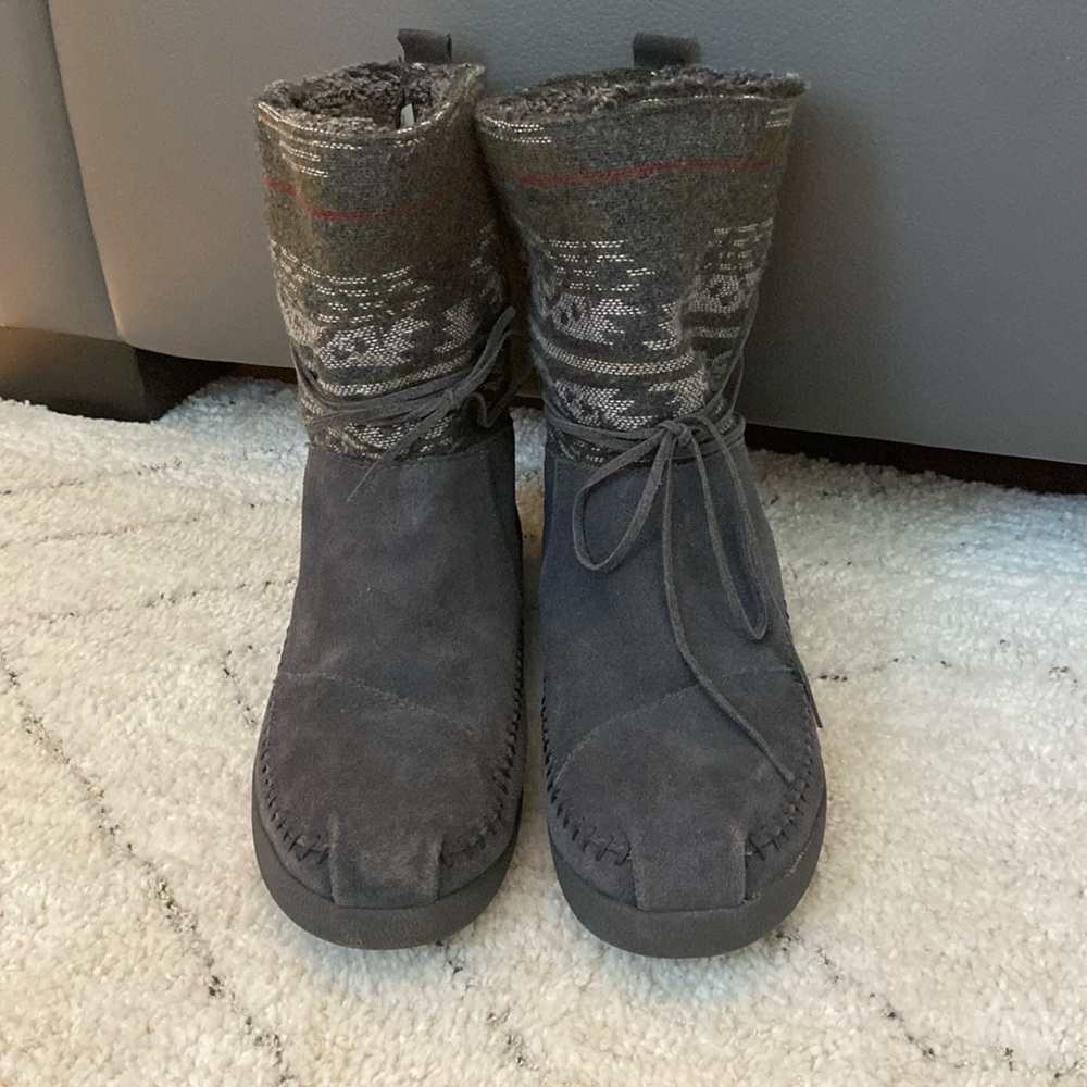 TOMS boots
